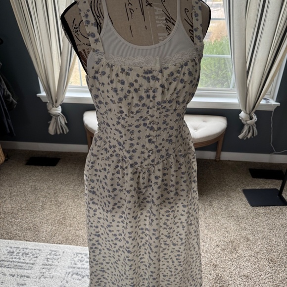 CIDER FLORAL DRESS SIZE XS - Picture 2 of 8